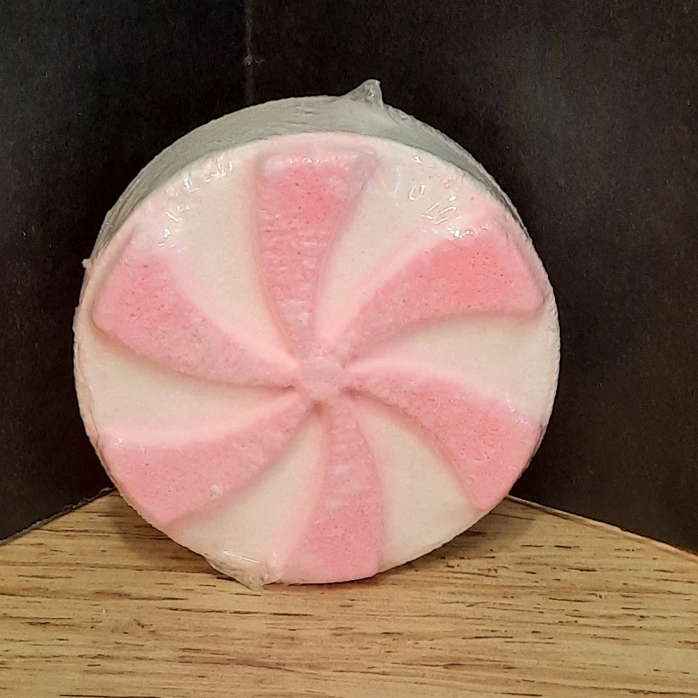 "TWISTED PEPPERMINT BATH FIZZY"  BATH AND BODY WORKS